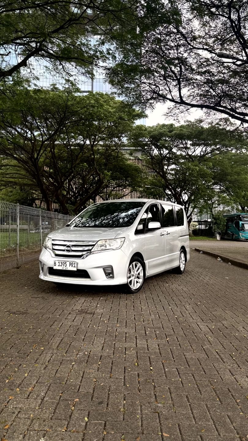 Nissan Serena 2.0 Highway Star 2014