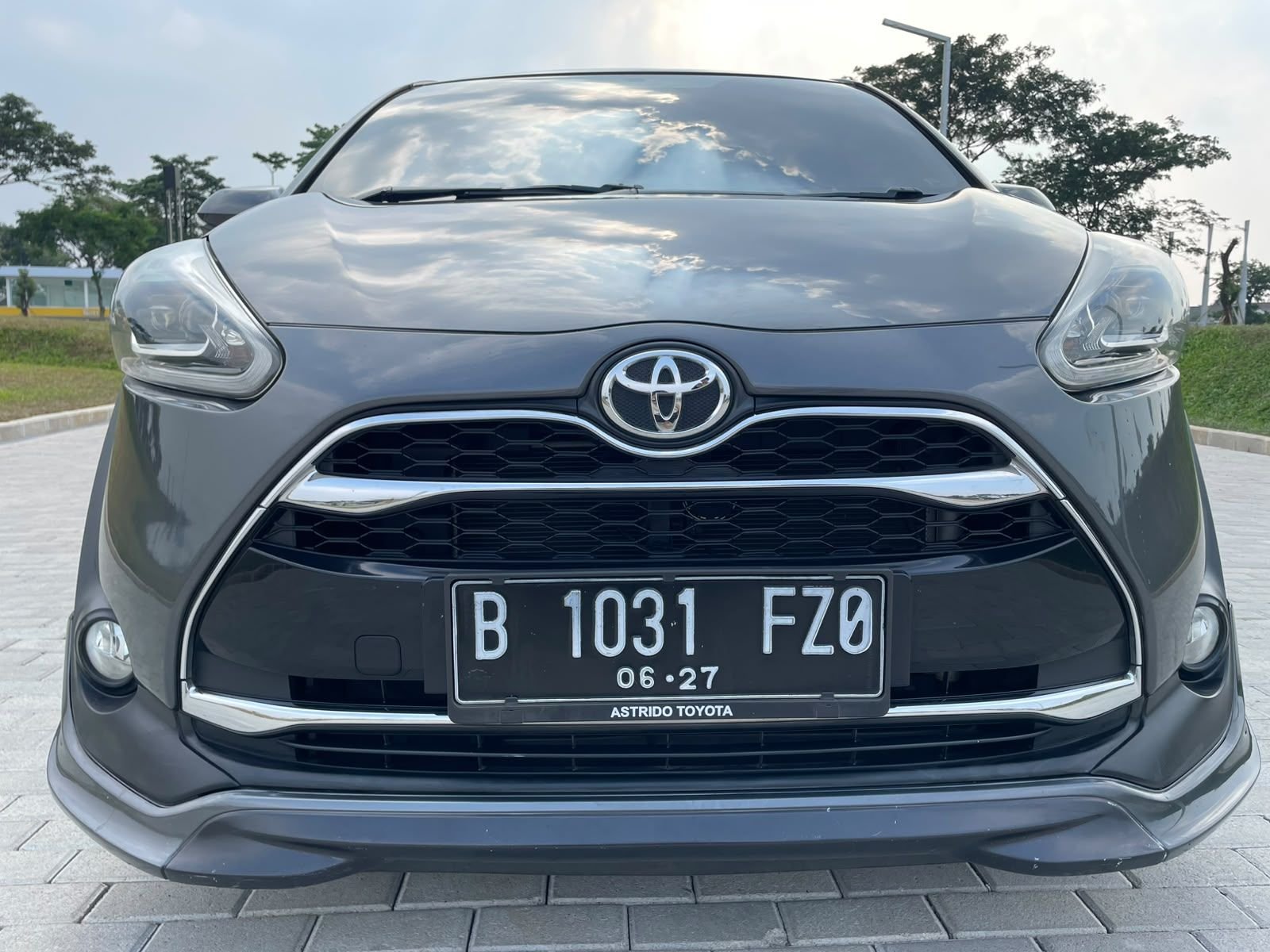 TOYOTA SIENTA Q 2017